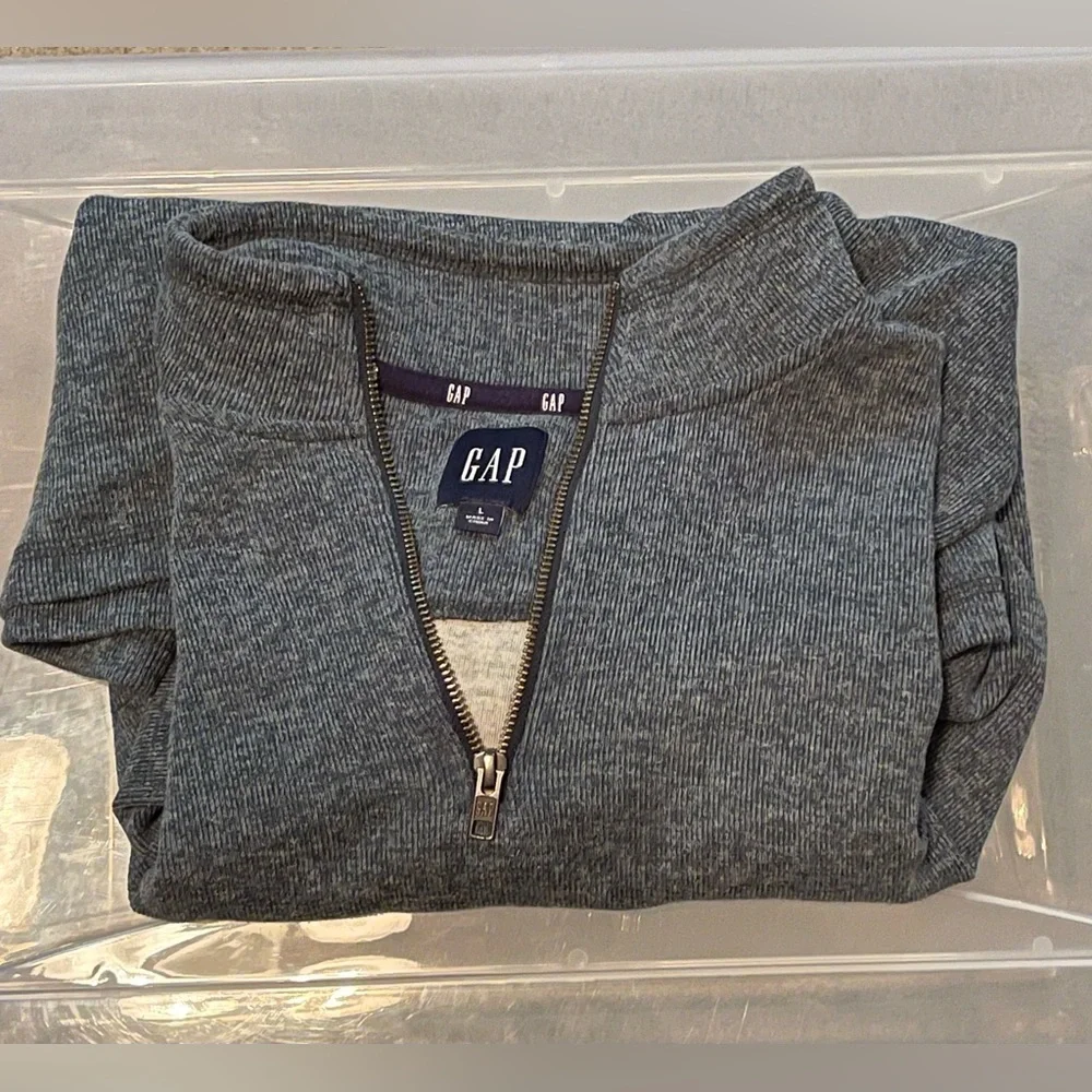 Just old jackets and hoodies trying to get rid of.Shoot me a price if interested - Picture 9 of 11